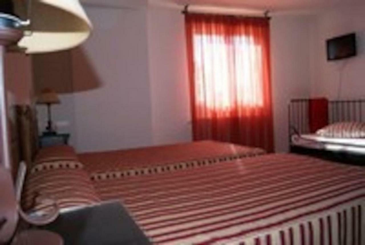 Casa Rural El Sauce. A 2,5 Km De Cuenca Capital Nohales ภายนอก รูปภาพ